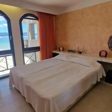 Beachfront Oasis Vip Club Apartman Napospart