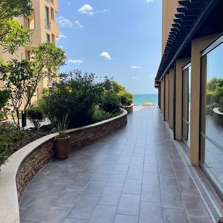 Beachfront Oasis Vip Club * ساني بيتش