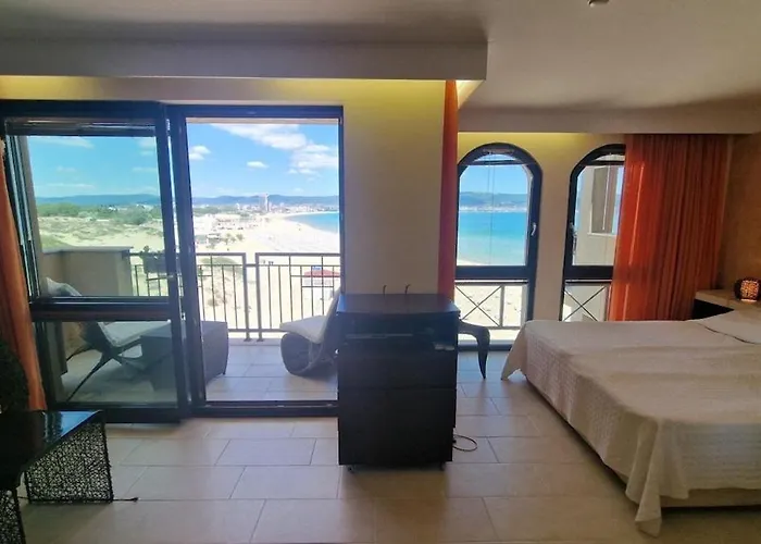 Beachfront Oasis Vip Club Apartman *